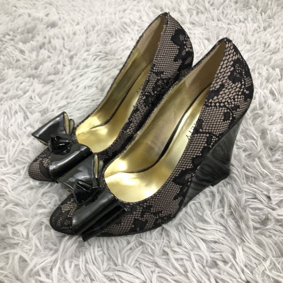 Sole Society Black Lace Patent Bow Wedge So-Katy‎ 6B - Picture 1 of 8
